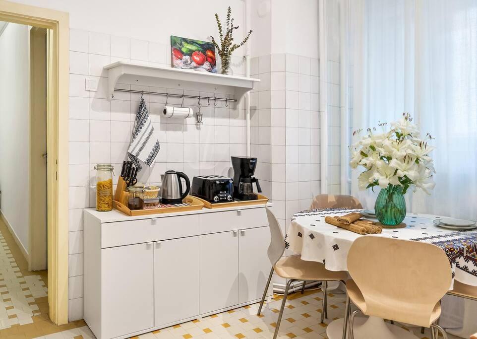 Ultra-Central University Square Apartament Apartament بوخارست المظهر الخارجي الصورة