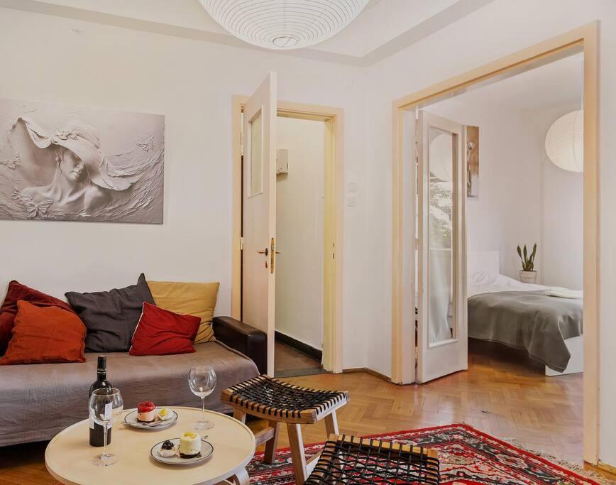 Ultra-Central University Square Apartament Apartament بوخارست المظهر الخارجي الصورة