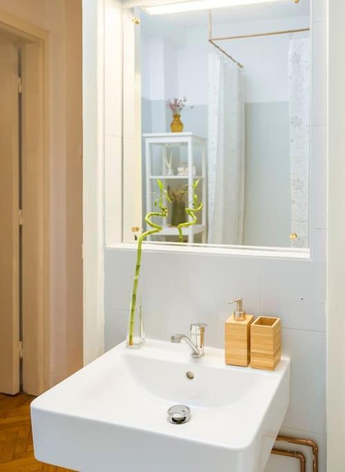 Ultra-Central University Square Apartament Apartament بوخارست المظهر الخارجي الصورة