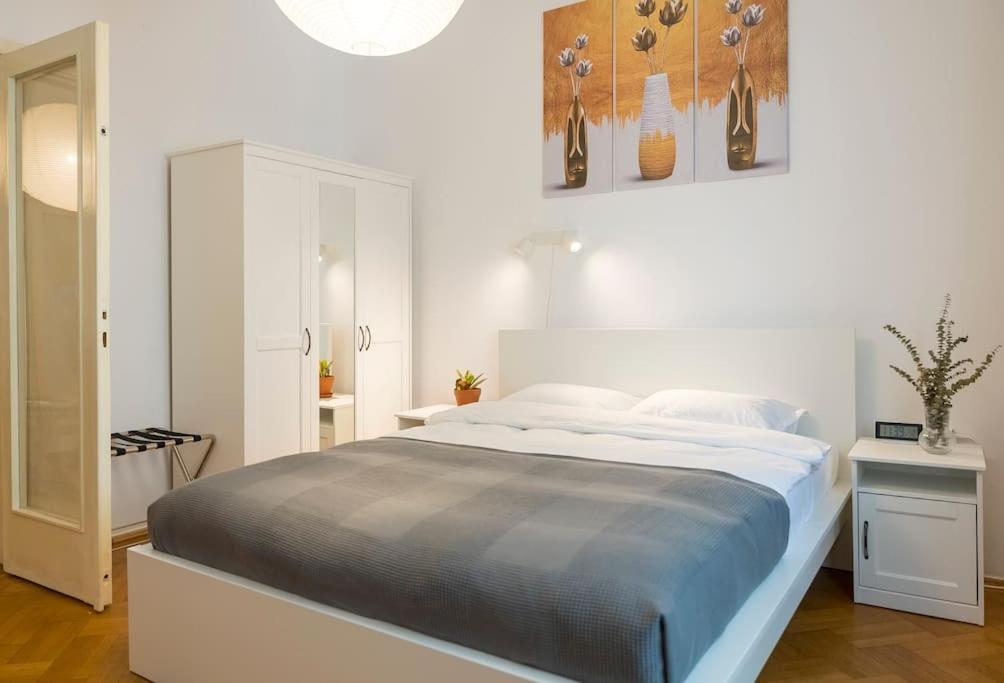 Ultra-Central University Square Apartament Apartament بوخارست المظهر الخارجي الصورة